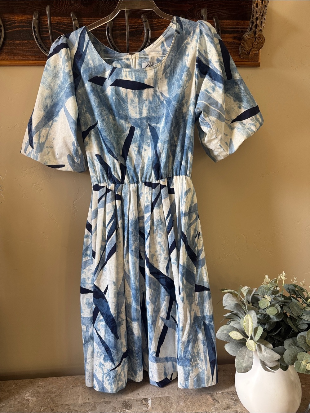 Blue Vintage? Abstract Print Midi Dress with Short Sleeves